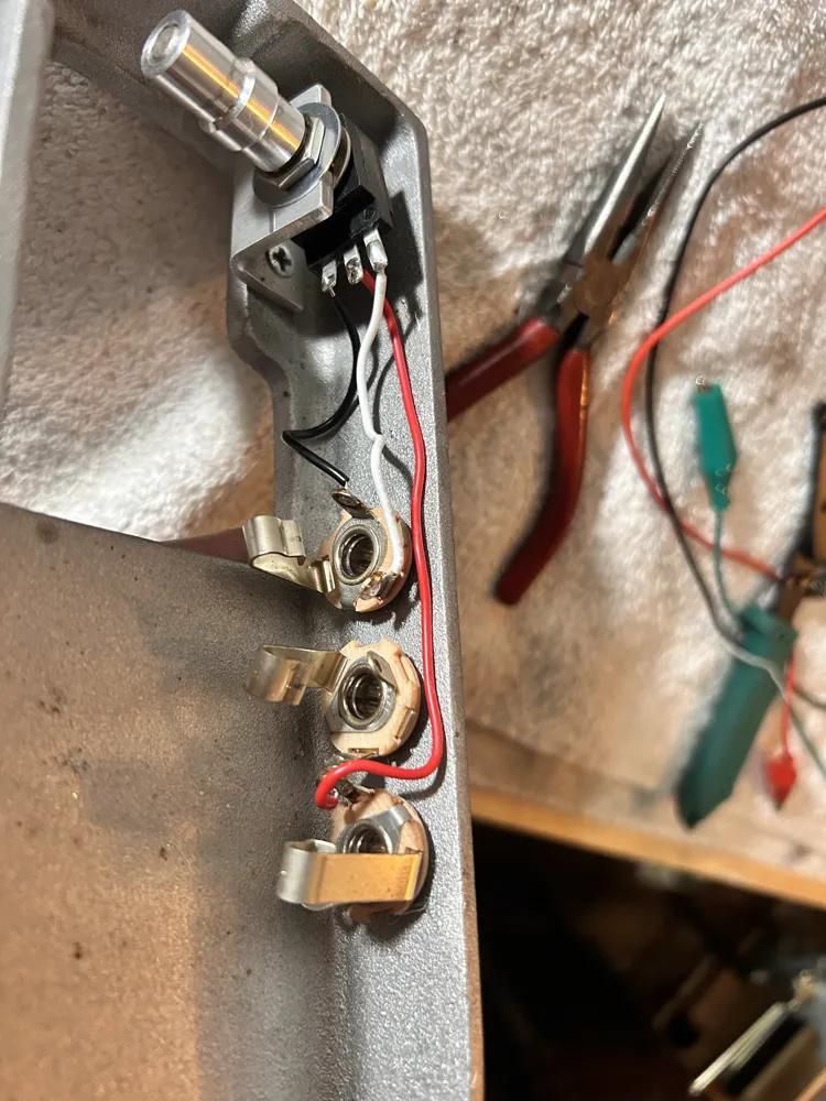 Rewiring a pedal steel's jack plate: output jacks and volume pot